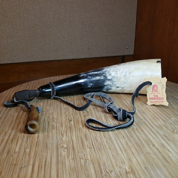 Vtg THE CHEROKEES 3 Pc 11" Powder Horn & Measurer w/Leather Strap & Wood Plug - Picture 2 of 16